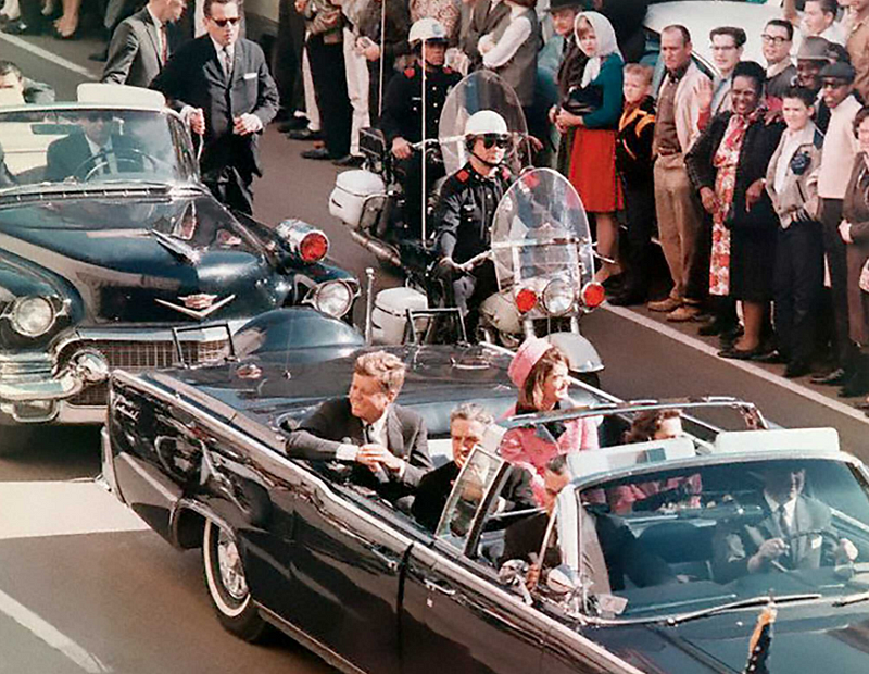 President John F. Kennedy and Jacqueline Kennedy in the motorcade