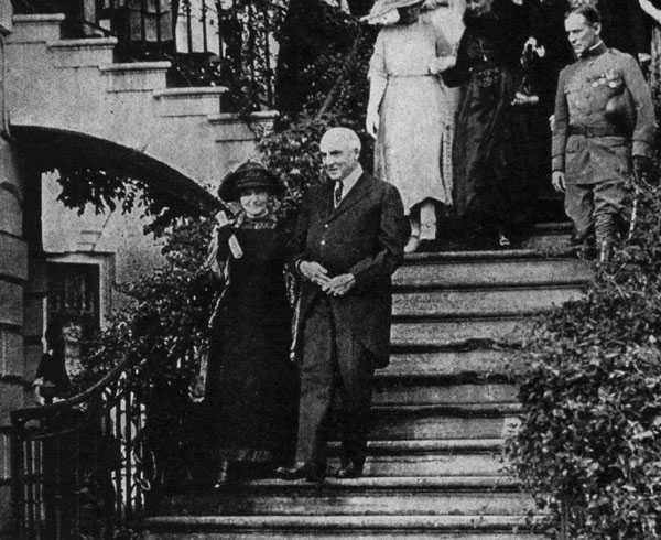 Marie Curie with President Harding, 1921